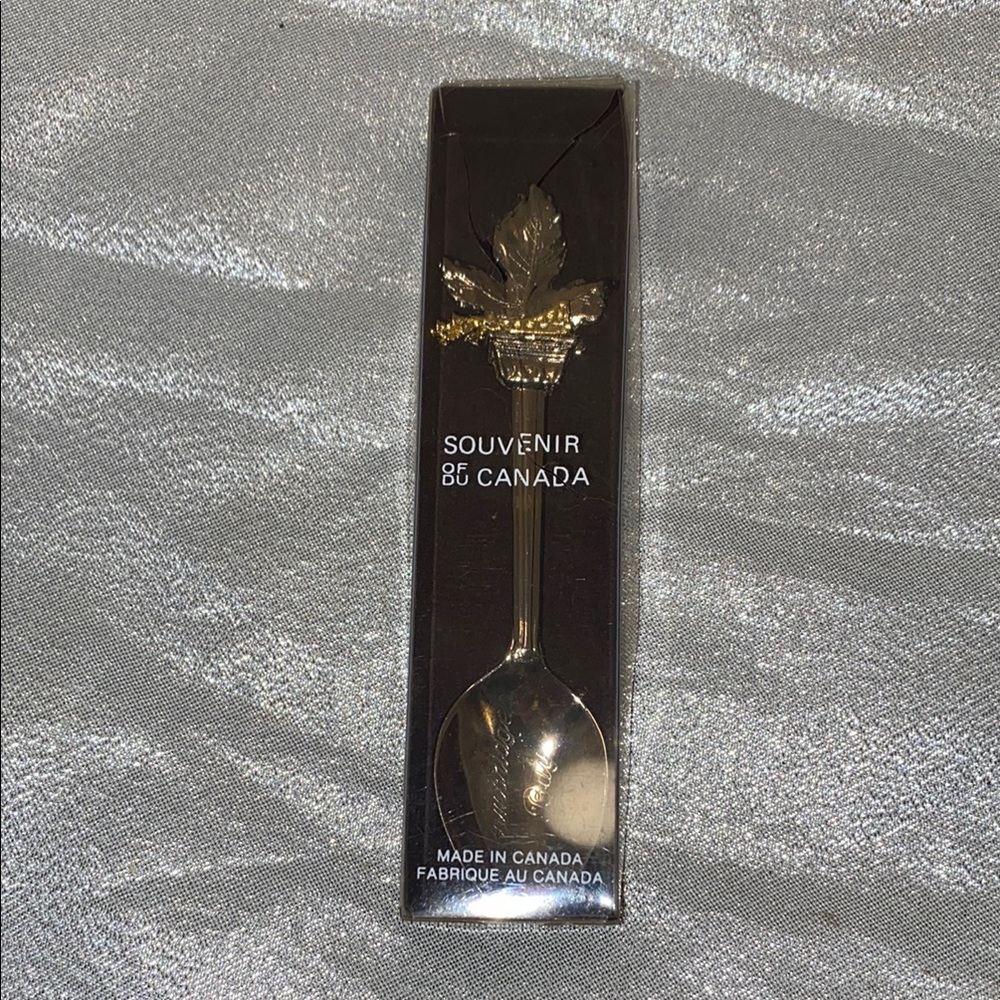 Vintage Canadian collectors Spoon with huskies and mush sleigh